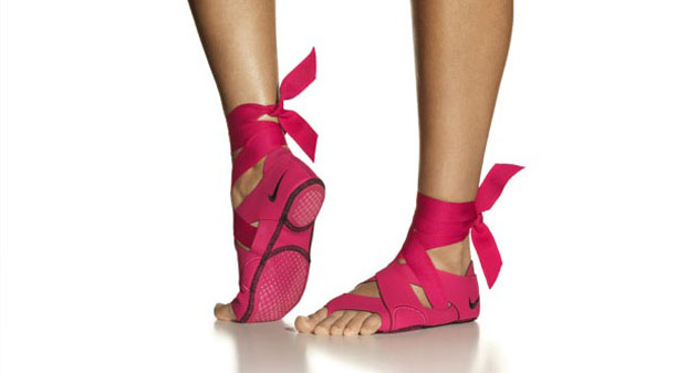bekken Kust Rusteloosheid Nike Launches Footwear for Yoga - stack