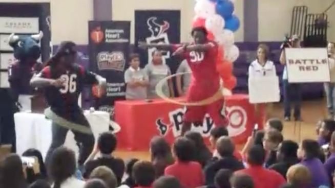 WATCH: Kids Who Think They’re at a Math Workshop React to Jadeveon Clowney’s Entrance