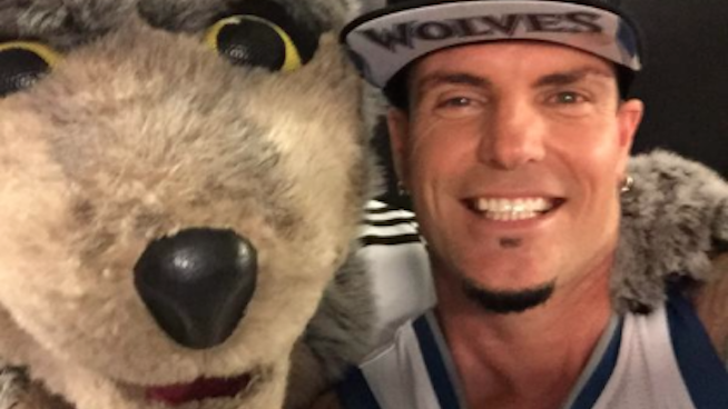 Music in Sports Roundup: Vanilla Ice Performs at Timberwolves' Halftime