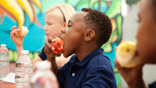 young kids eating lunch at school - healthy kids lunches for your youth athlete